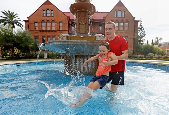 Pumpkins. Hay rides. Swimming pools? Fall heat hits Arizona | iNFOnews.ca