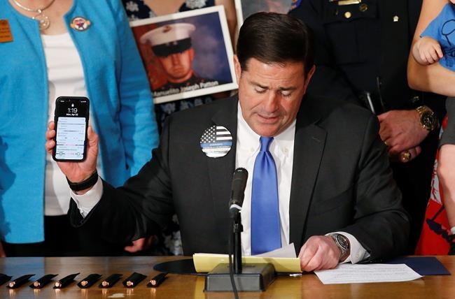 Arizona joins 47 other states with cellphone-driving law | iNFOnews.ca