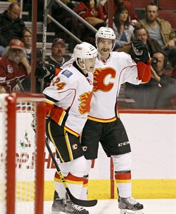 Ramo makes 26 saves, Hudler has goal and 2 assists in Flames' 3-0 win over Coyotes | iNFOnews.ca