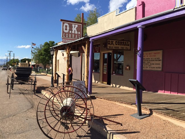 Real bullet strikes actor during Old West gunfight reenactment in Arizona; bystander hurt | iNFOnews.ca CP34994797