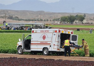 Tour bus tips over on agricultural outing near Arizona-Mexico border; more than 20 injured | iNFOnews.ca CP31400771