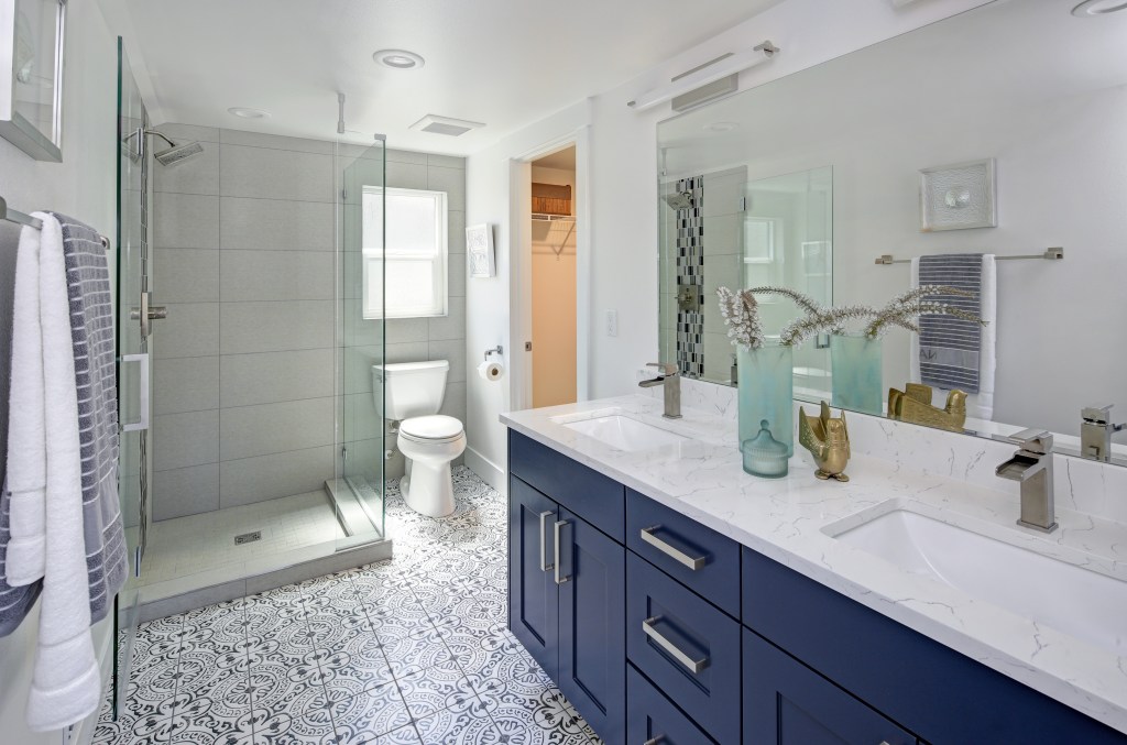 Refresh Your Bathroom: Why Replacing an Old Tub Enclosure Makes a Big Difference | iNFOnews.ca