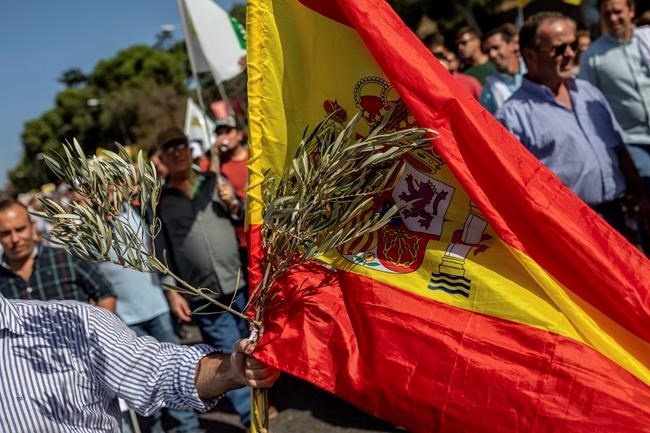 Spain: Olive farmers protest low prices, US tariff plans | iNFOnews.ca Spain: Olive farmers protest low prices, US tariff plans | iNFOnews.ca