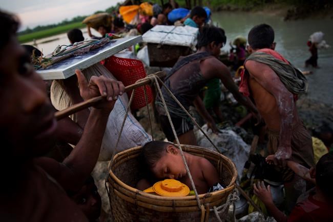 Terrified Rohingya Muslims await chance to enter Bangladesh | iNFOnews.ca Terrified Rohingya Muslims await chance to enter Bangladesh | iNFOnews.ca