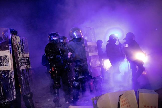 Spain on edge after 2 days of violent protests in Catalonia | iNFOnews.ca CP1546635578