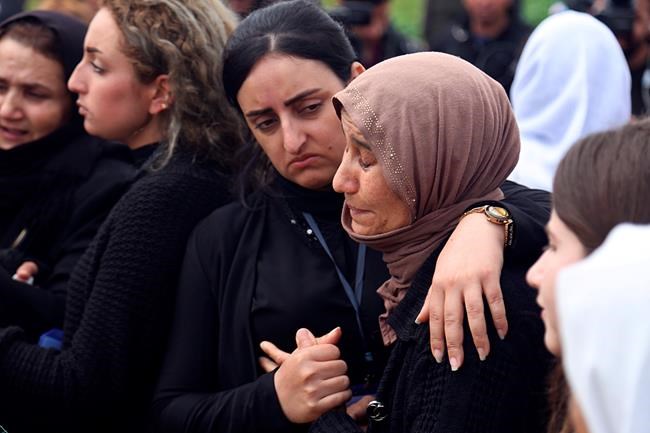 Iraq begins examining Yazidi mass graves remains | iNFOnews.ca