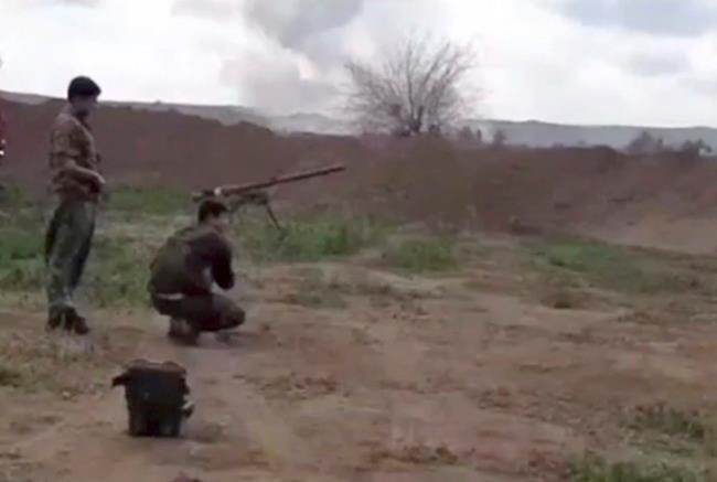 Activists: More than 200 IS fighters surrender in east Syria | iNFOnews.ca CP386814130