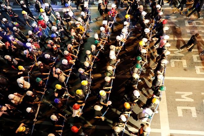 Thai protesters shun Parliament, ask Germany to probe king | iNFOnews.ca CP495158307