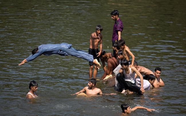Heatwave grips many areas of Pakistan amid long power cuts | iNFOnews.ca Heatwave grips many areas of Pakistan amid long power cuts | iNFOnews.ca