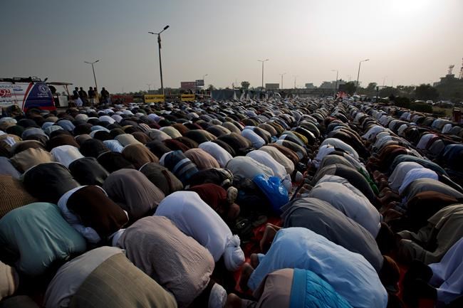 Pakistan extends deadline to end Islamist rally for 24 hours | iNFOnews.ca