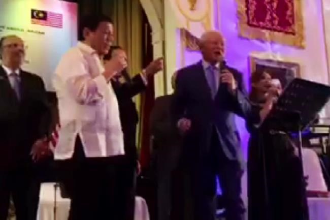 Duterte turns sentimental at karaoke with Malaysian leader | iNFOnews.ca CP1671098630
