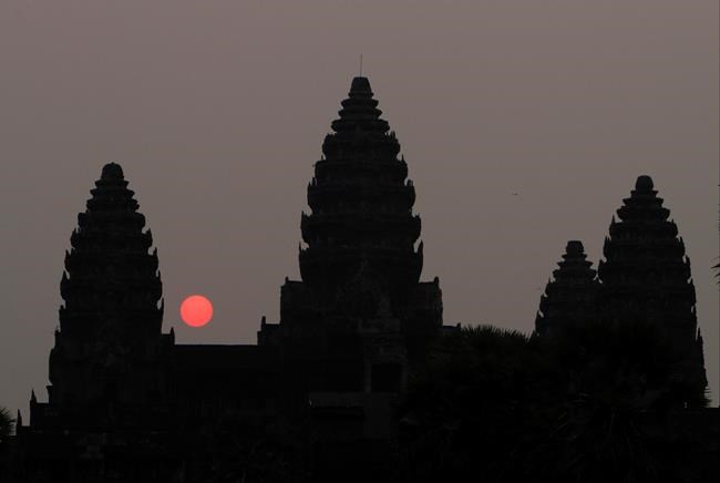 Cambodia says visitors to Angkor temples must dress properly | iNFOnews.ca