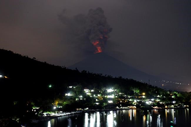 Bali volcano ash drifts 4.7 miles high, airport shut 3rd day | iNFOnews.ca