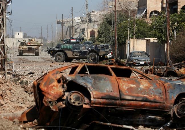Iraqi forces storm Mosul government complex, hoist flag | iNFOnews.ca Iraqi forces storm Mosul government complex, hoist flag | iNFOnews.ca