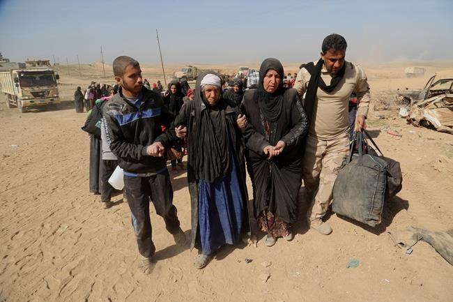 UN: 8,000 flee as Iraqi forces fight IS in western Mosul | iNFOnews.ca UN: 8,000 flee as Iraqi forces fight IS in western Mosul | iNFOnews.ca