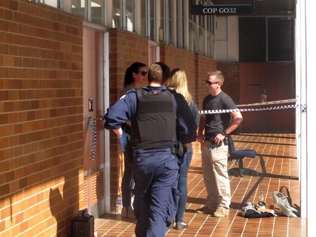 Student attacks 4 with bat in Australian university class | iNFOnews.ca