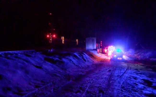 3 cars on Amtrak train with 311 passengers derail, none hurt | iNFOnews.ca CP203306674