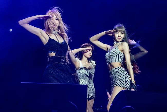 Korean girl group's panda stunt prompts anger in China | iNFOnews.ca