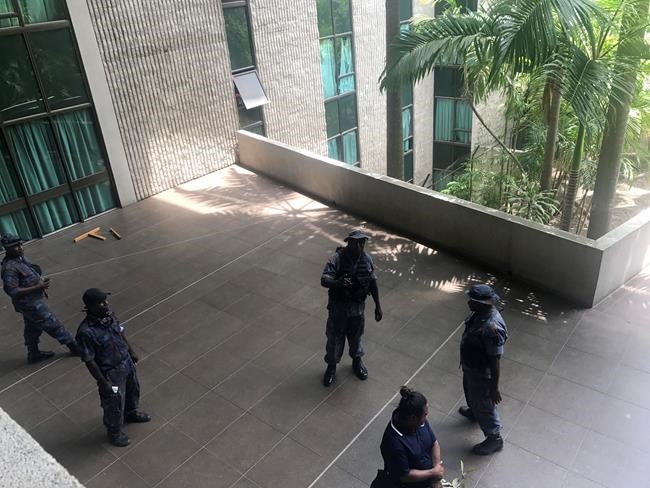 Police storm Papua New Guinea Parliament for APEC summit pay | iNFOnews.ca CP715852395