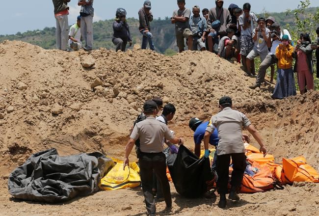 Indonesia drops disinfectant on quake-obliterated villages | iNFOnews.ca