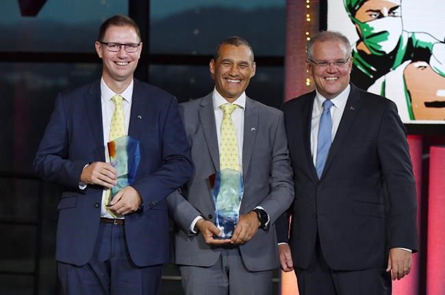 2 divers win Australian award for Thai cave rescue | iNFOnews.ca