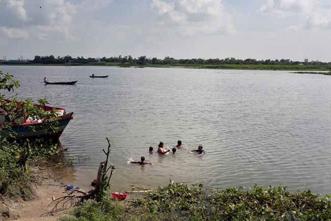 Swim class aims to stop major cause of death in Bangladesh | iNFOnews.ca Swim class aims to stop major cause of death in Bangladesh | iNFOnews.ca