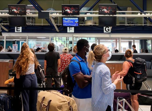 Thousands of Britons return from France to avoid quarantine | iNFOnews.ca