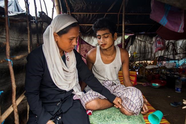 Rohingya woman in Bangladesh helps others flee Myanmar | iNFOnews.ca