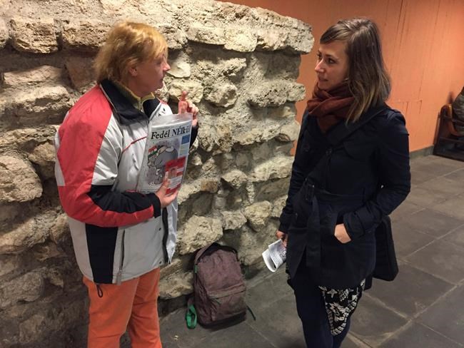 Hungary: Suspended reporters help magazine sold by homeless | iNFOnews.ca CP1082663292