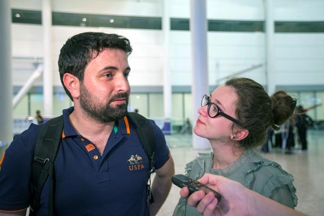 Syrian doctor caught in U.S. travel ban gives up, moves to Canada | iNFOnews.ca Syrian doctor caught in U.S. travel ban gives up, moves to Canada | iNFOnews.ca