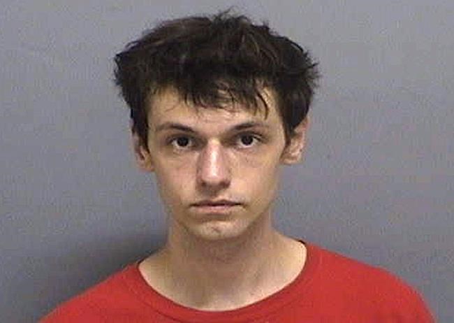 Police: Man broke into Taylor Swift's home, took off shoes | iNFOnews.ca