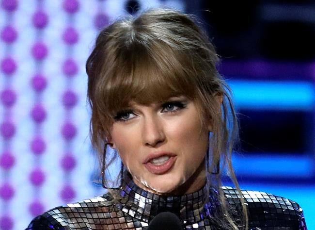 Car being chased by police crashed into Taylor Swift's gate | iNFOnews.ca CP805516012