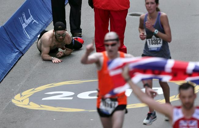 Marine running marathon for fallen friends crawls to finish | iNFOnews.ca