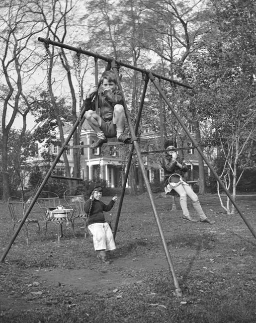 Rare Kennedy photos go inside America's most famous family | iNFOnews.ca Rare Kennedy photos go inside America's most famous family | iNFOnews.ca