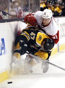 Aggressive Bruins score twice in first period, beat Red Wings 4-1 and tie series at 1-1 | iNFOnews.ca