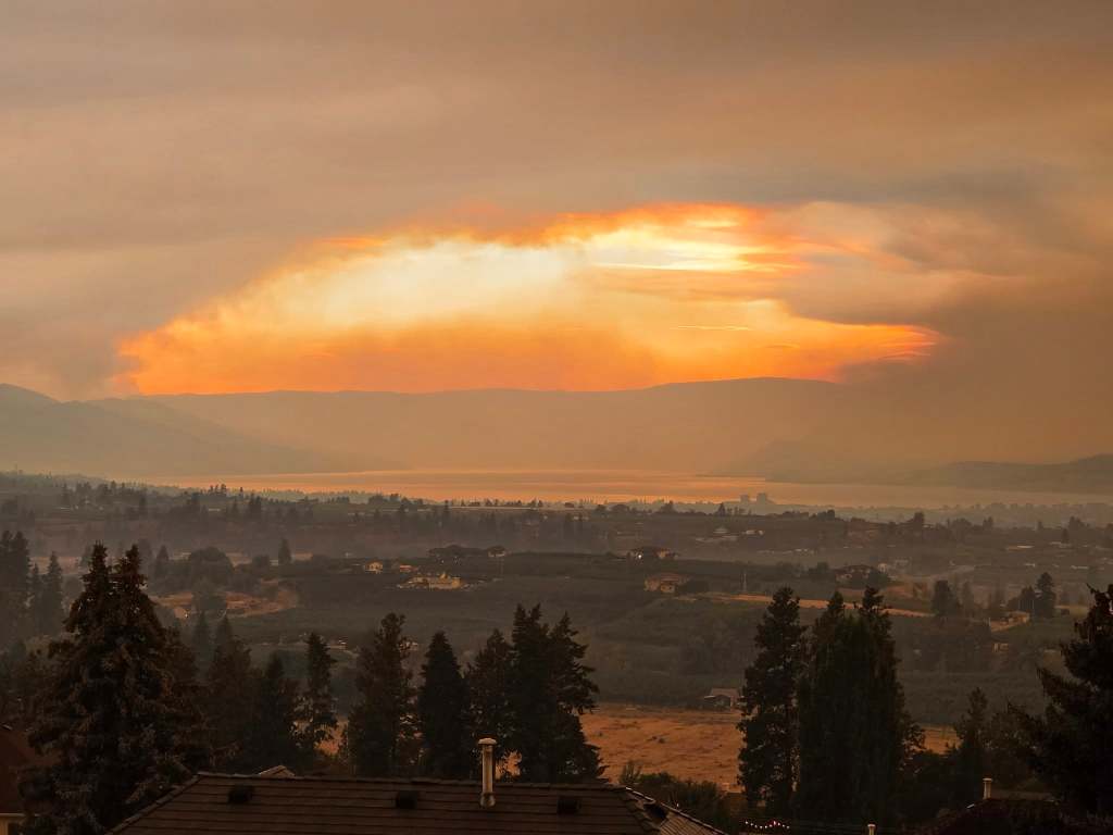 iN PHOTOS: Wildfire smoke creates haunting atmosphere in the Okanagan, Kamloops | iNFOnews.ca iN PHOTOS: Wildfire smoke creates haunting atmosphere in the Okanagan, Kamloops | iNFOnews.ca