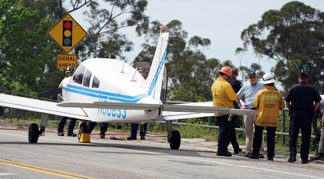 Nobody hurt when plane lands on Southern California street | iNFOnews.ca