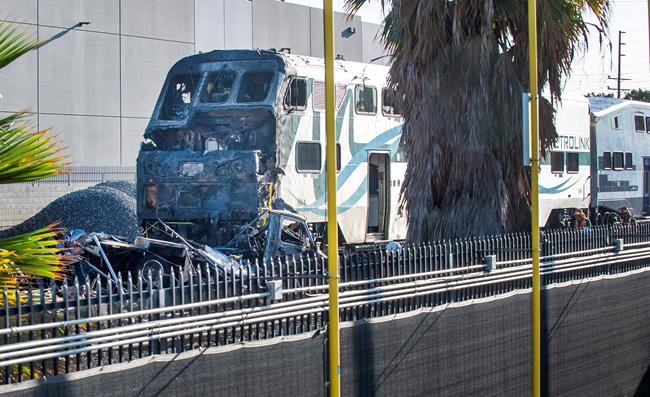 Commuter train hits RV in fiery collision near Los Angeles | iNFOnews.ca Commuter train hits RV in fiery collision near Los Angeles | iNFOnews.ca