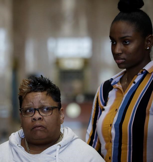 Videos show fatal stabbing on California subway platform | iNFOnews.ca