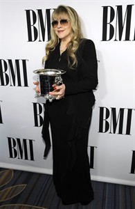 Stevie Nicks gets BMI honour, talks Fleetwood Mac reunion and new solo album | iNFOnews.ca