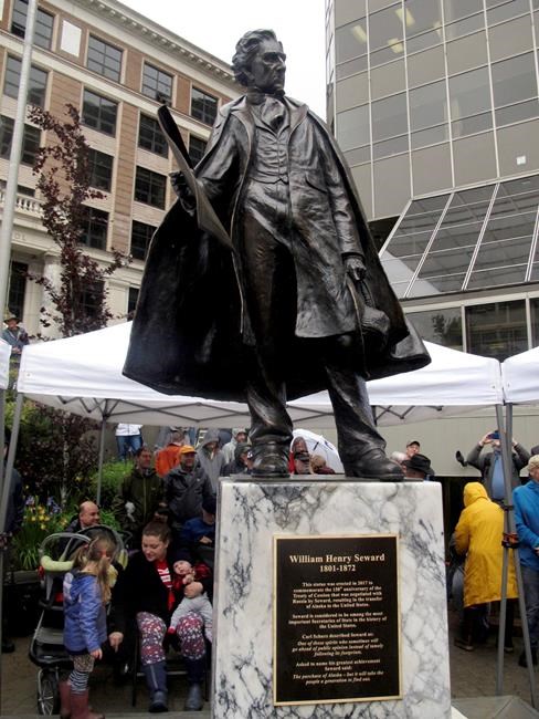 Statue of man behind Alaska deal goes up across from Capitol | iNFOnews.ca