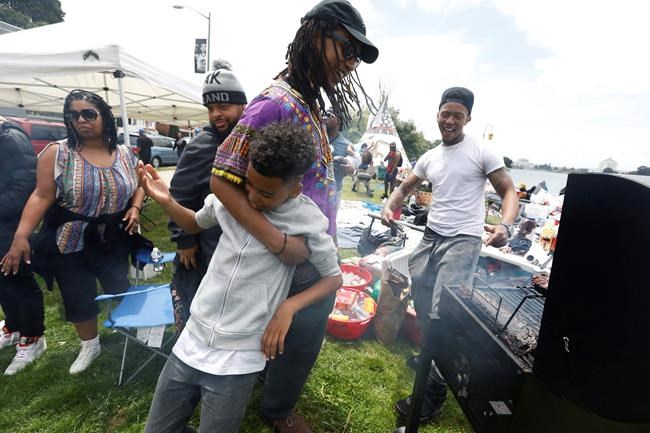 Hundreds turn up at 'BBQing While Black' event in Oakland | iNFOnews.ca