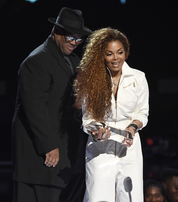 Chris Brown, Nicki Minaj, Beyonce win big at BET Awards; Janet Jackson, Smokey Robinson shine | iNFOnews.ca