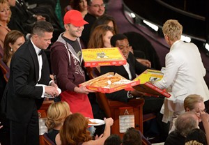 Bring pizza to the Oscars, get an golden tip: Deliveryman receives $1,000 for his efforts | iNFOnews.ca CP27458566