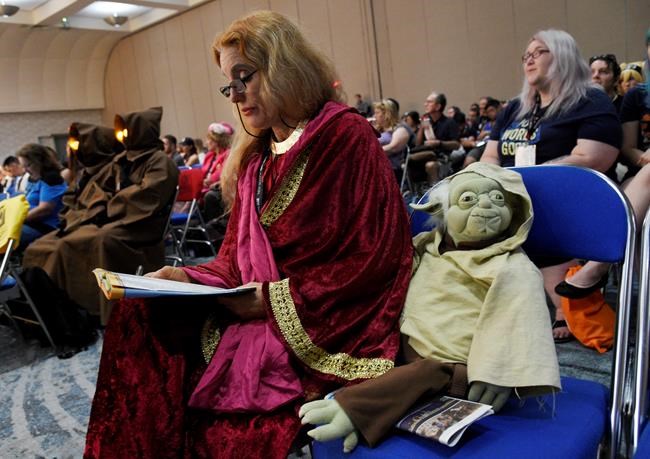 'Star Wars' fan clubs honour Carrie Fisher at Comic-Con | iNFOnews.ca CP1855167712