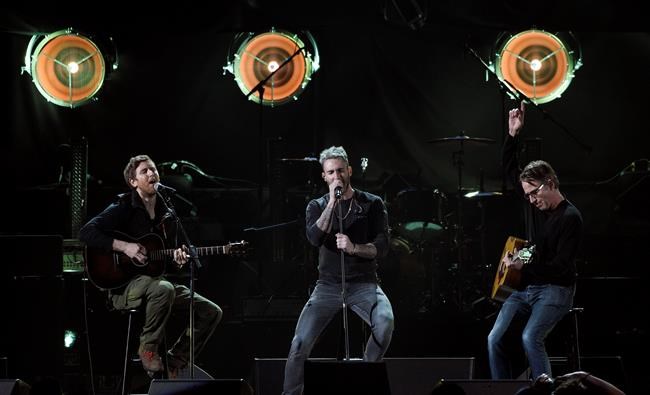 Metallica, Miley Cyrus perform at Chris Cornell tribute | iNFOnews.ca Metallica, Miley Cyrus perform at Chris Cornell tribute | iNFOnews.ca