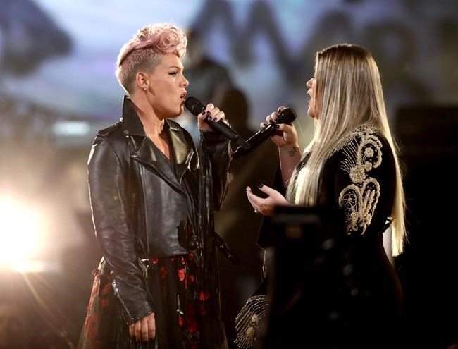 Women dominate American Music Awards, but not as nominees | iNFOnews.ca Women dominate American Music Awards, but not as nominees | iNFOnews.ca