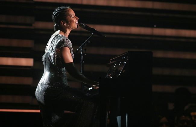 Music stars pay tribute to Kobe Bryant at Grammys award show | iNFOnews.ca