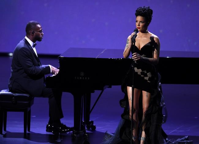 Emmys apologizes for wrong photo during memoriam segment | iNFOnews.ca