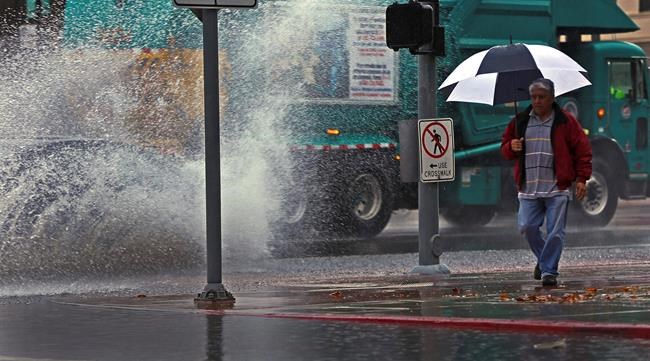 California flood sweeps cabins, cars down coastal canyon | iNFOnews.ca CP750044949